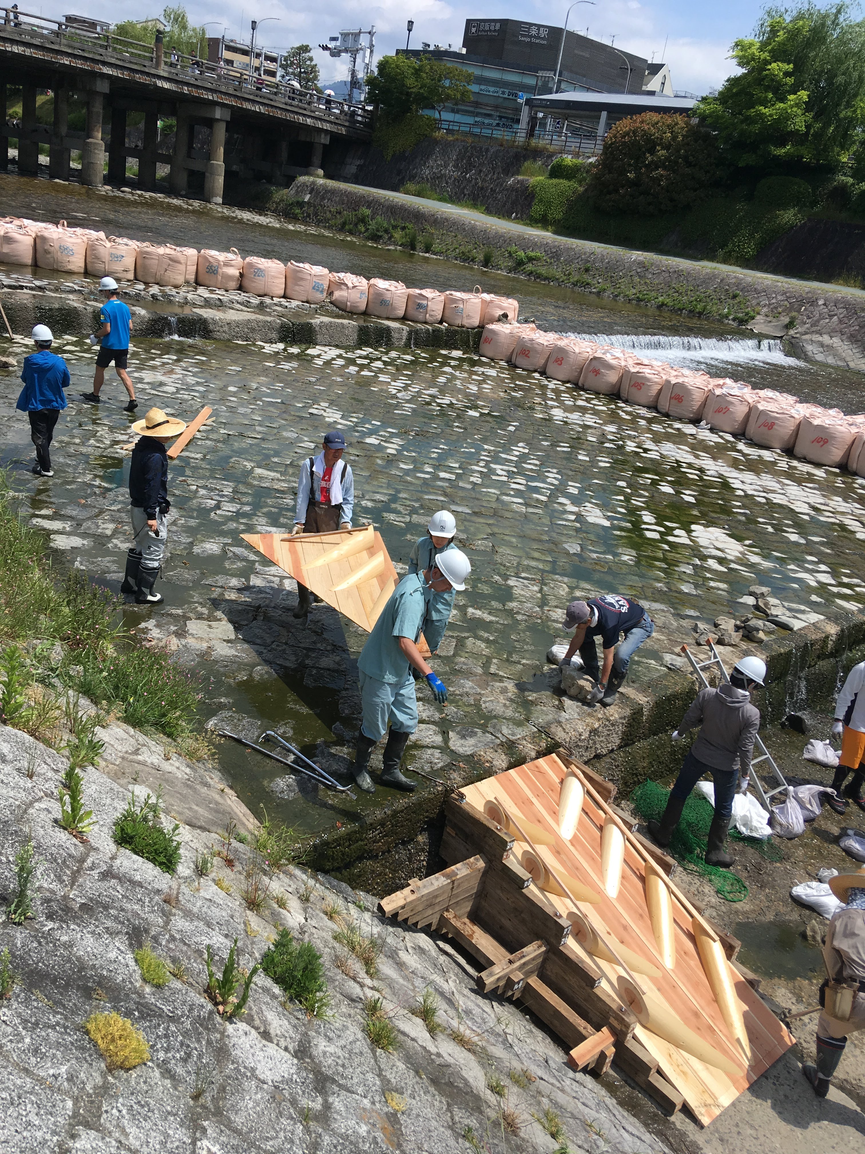 京都 鴨川で天然アユの道づくり 株式会社バイオーム